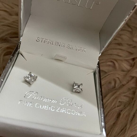 ✨ Cubic Stud Earrings✨ - Picture 5 of 5